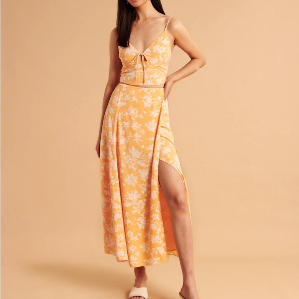A&F M Abercrombie and Fitch Elevated Flowy Maxi Floral Side Slit
